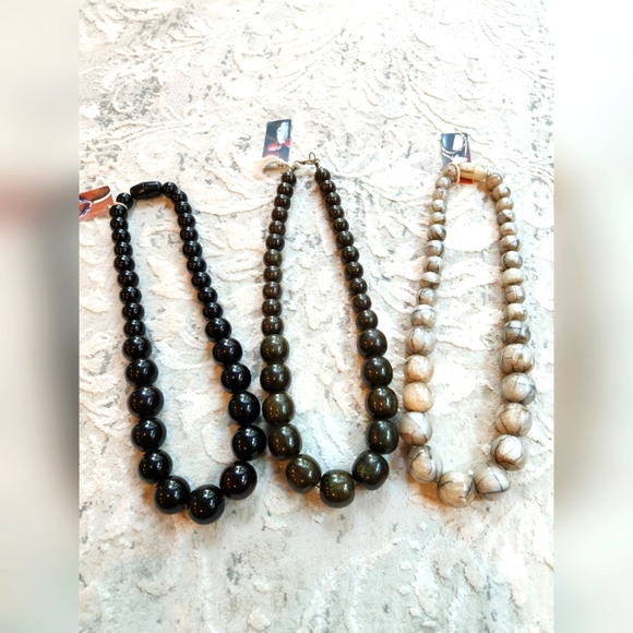 Acrylic Statement Necklace w Black and White Marbeling - Picture 17 of 17